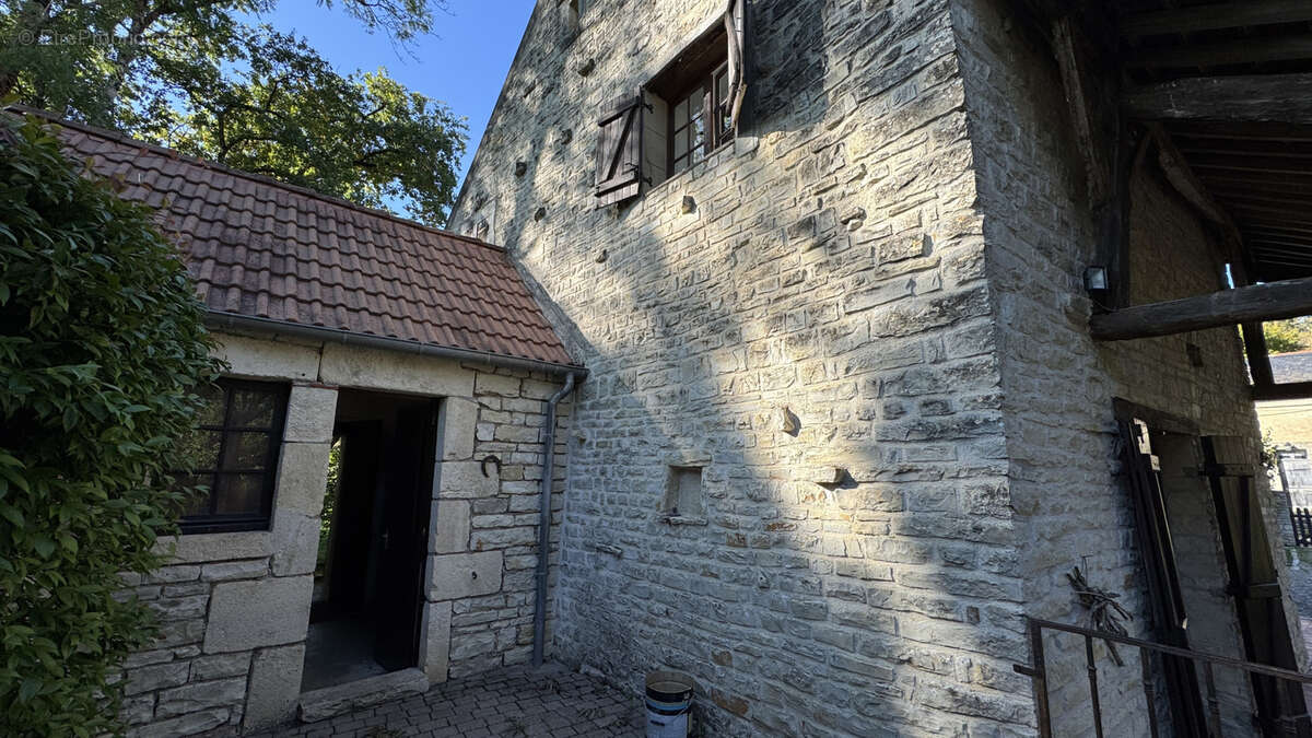 Maison à JOUX-LA-VILLE