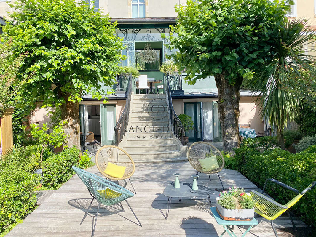 Maison en pierre avec garage, jardin et piscine - LESCURE - photo 17