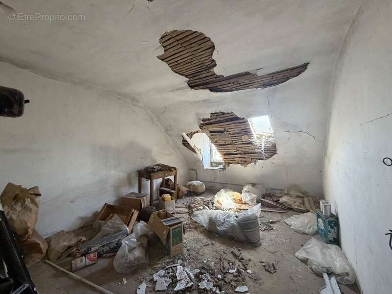 Maison à rénover avec garage indépendant – Fort potentiel à Mansigné - photo 8
