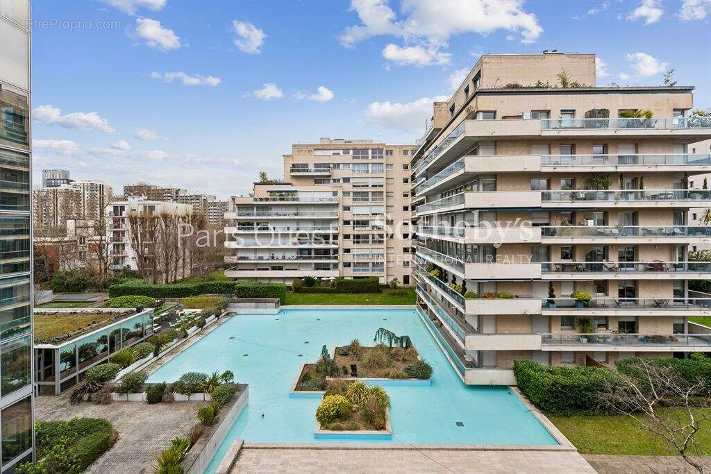 Appartement à NEUILLY-SUR-SEINE