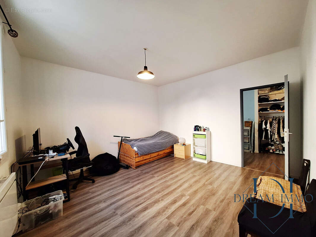 Appartement à POUSSAN