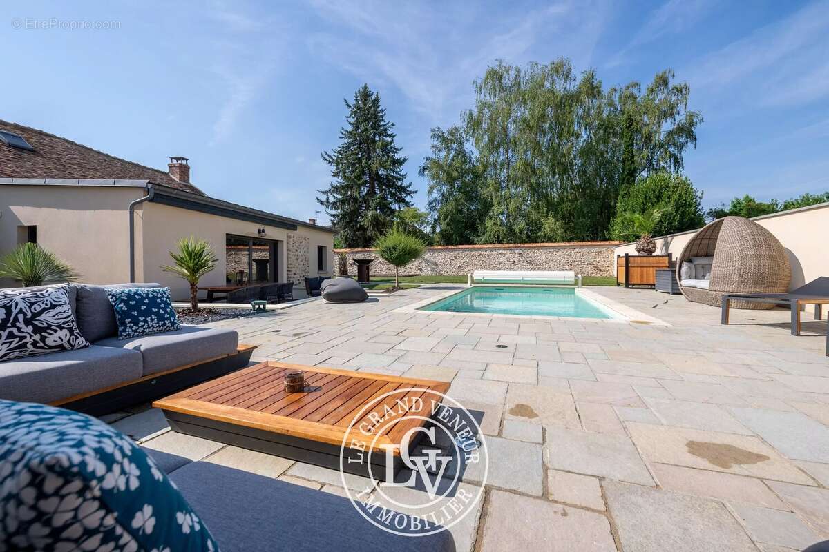 Proche barbizon - propriété traditionnelle et dépendance - 4 chambres - garage double - cave - piscine - jardin paysager - photo 17