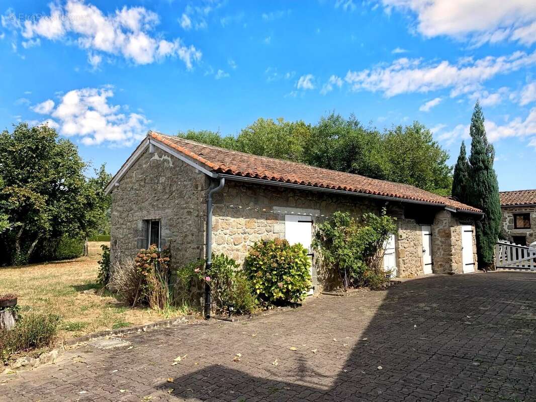 Maison à SAINT-SAUD-LACOUSSIERE