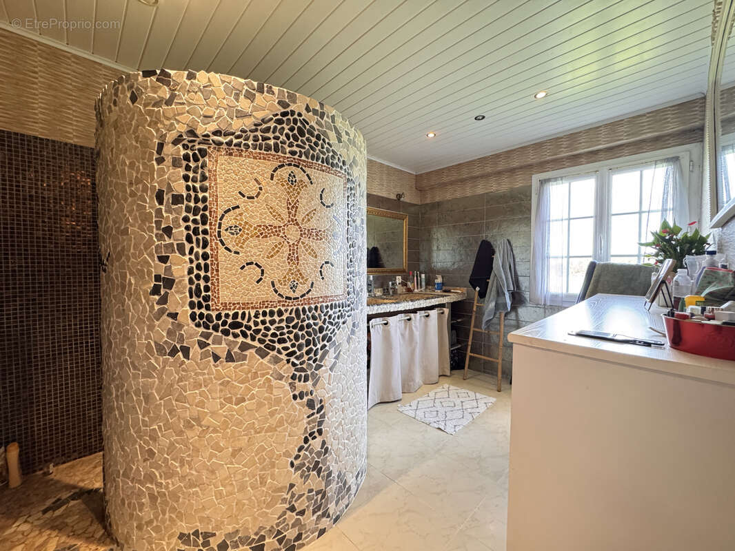 Maison à BAIGNES-SAINTE-RADEGONDE