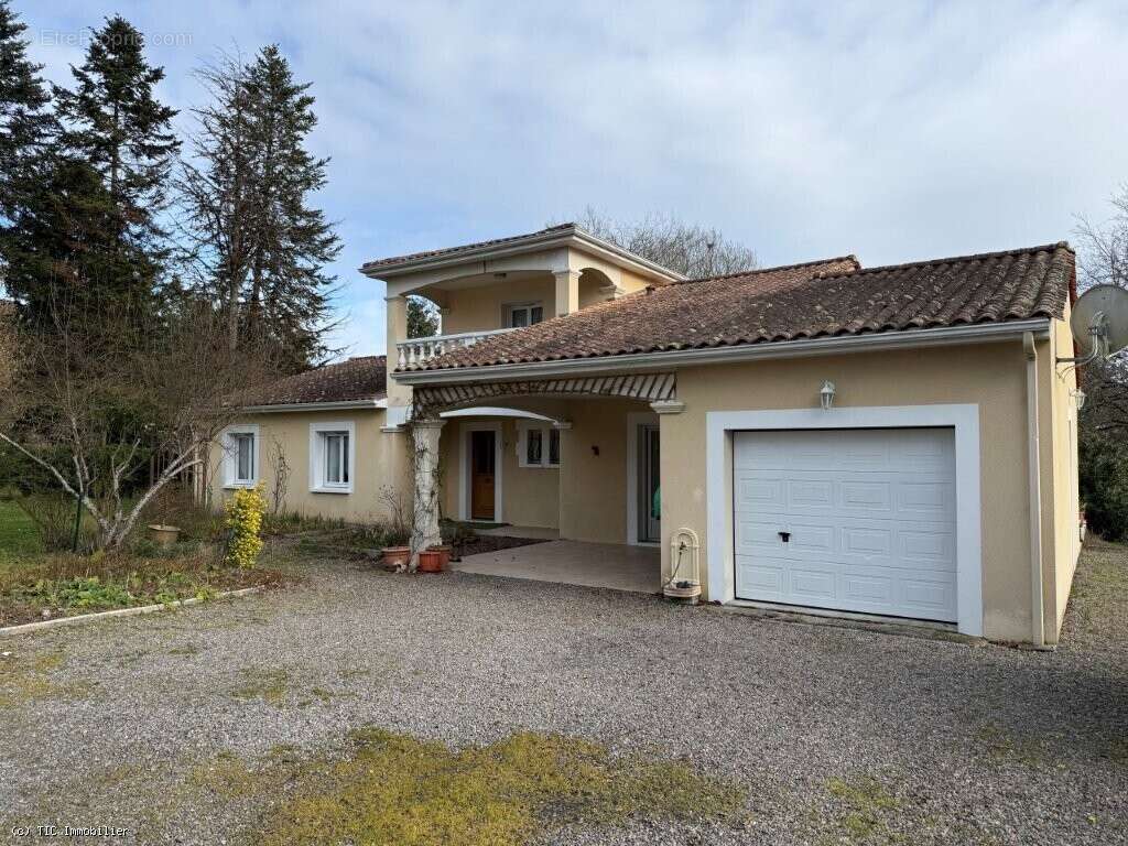 Maison à CONFOLENS