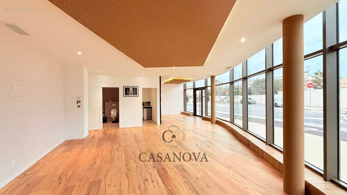 Bureaux neufs 110 m² lumineux avec parkings  Baillargues  Immeuble récent - photo 9