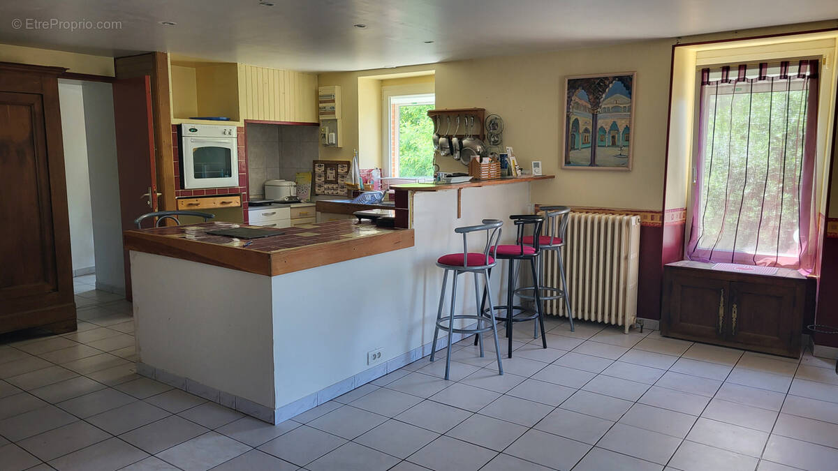 Maison à SAINT-JULIEN-DE-VOUVANTES