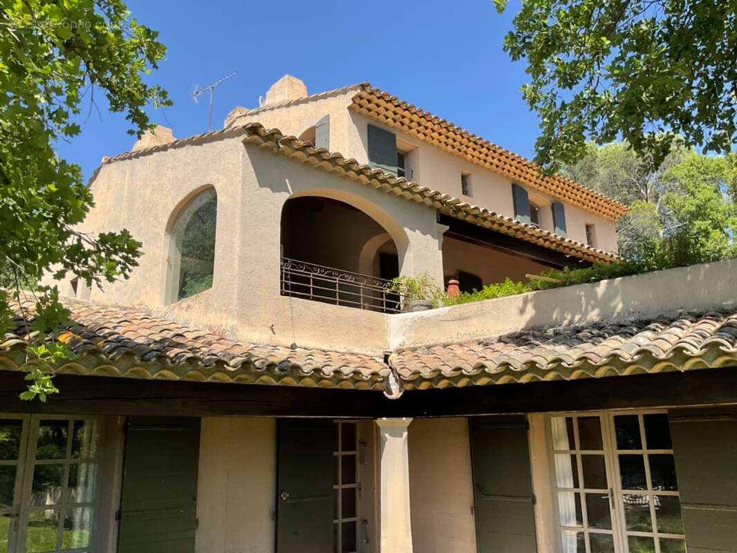 Proprieté  à 20 mns d'Aix en Provence sur la commune de Rognes  380m2 avec 8 chambres - photo 32