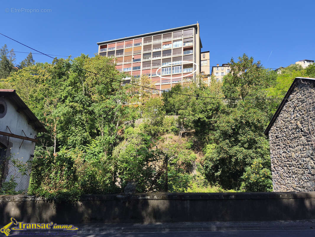 Haut de Thiers, appartement type F3 de 52m2 au RDC avec balcon et une cave. - photo 13