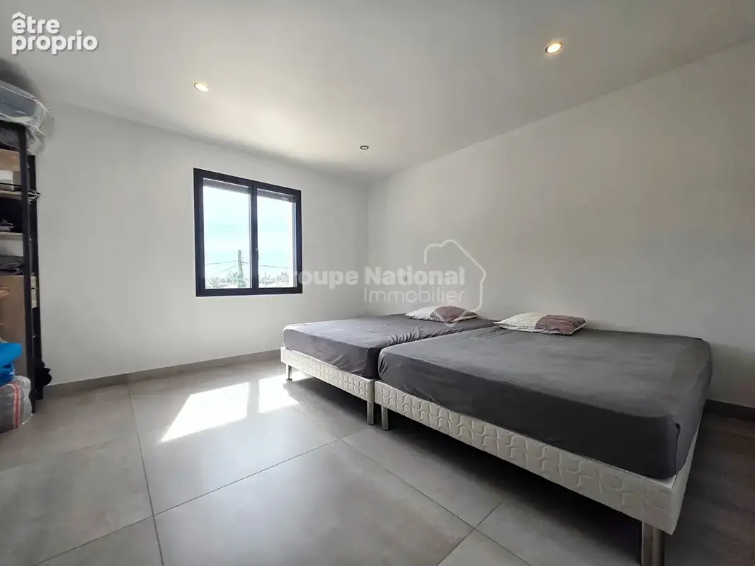 Maison 5 pièces de 142 m² avec piscine, garage et accès au canal ? Saint-Chamas (13250) - photo 12