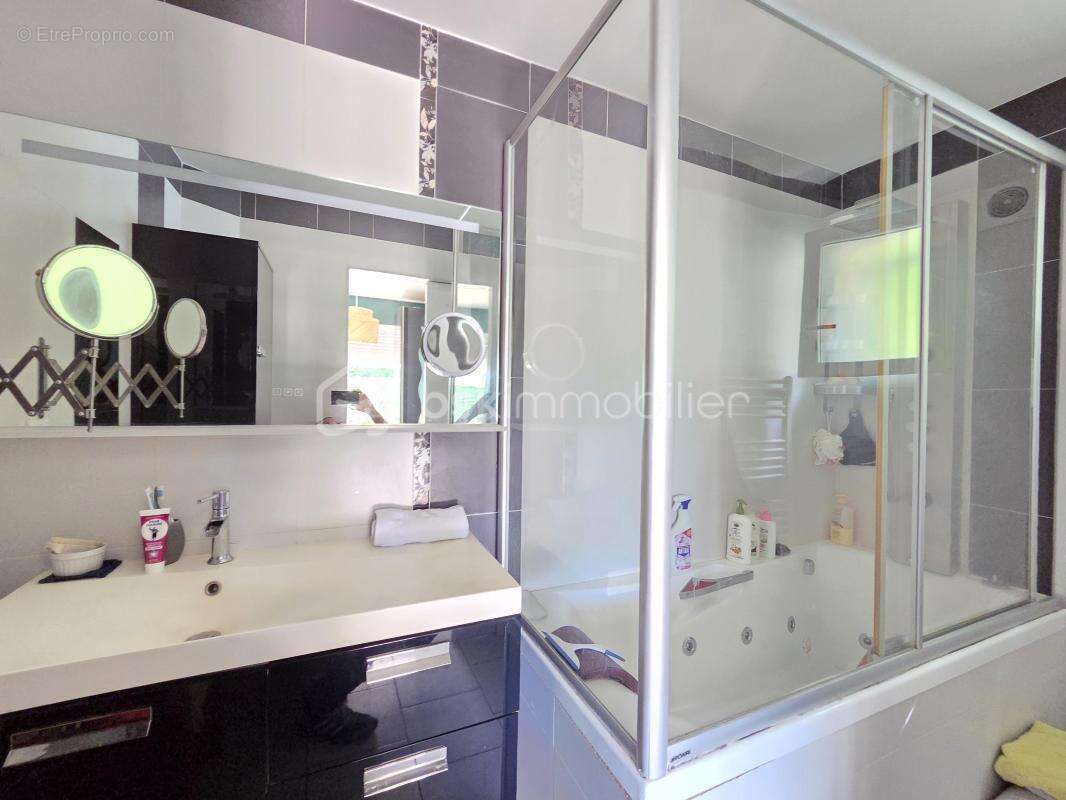 Magnifique Propriété de charme de 204m² à Chaulgnes avec Piscine et dépendances - photo 13