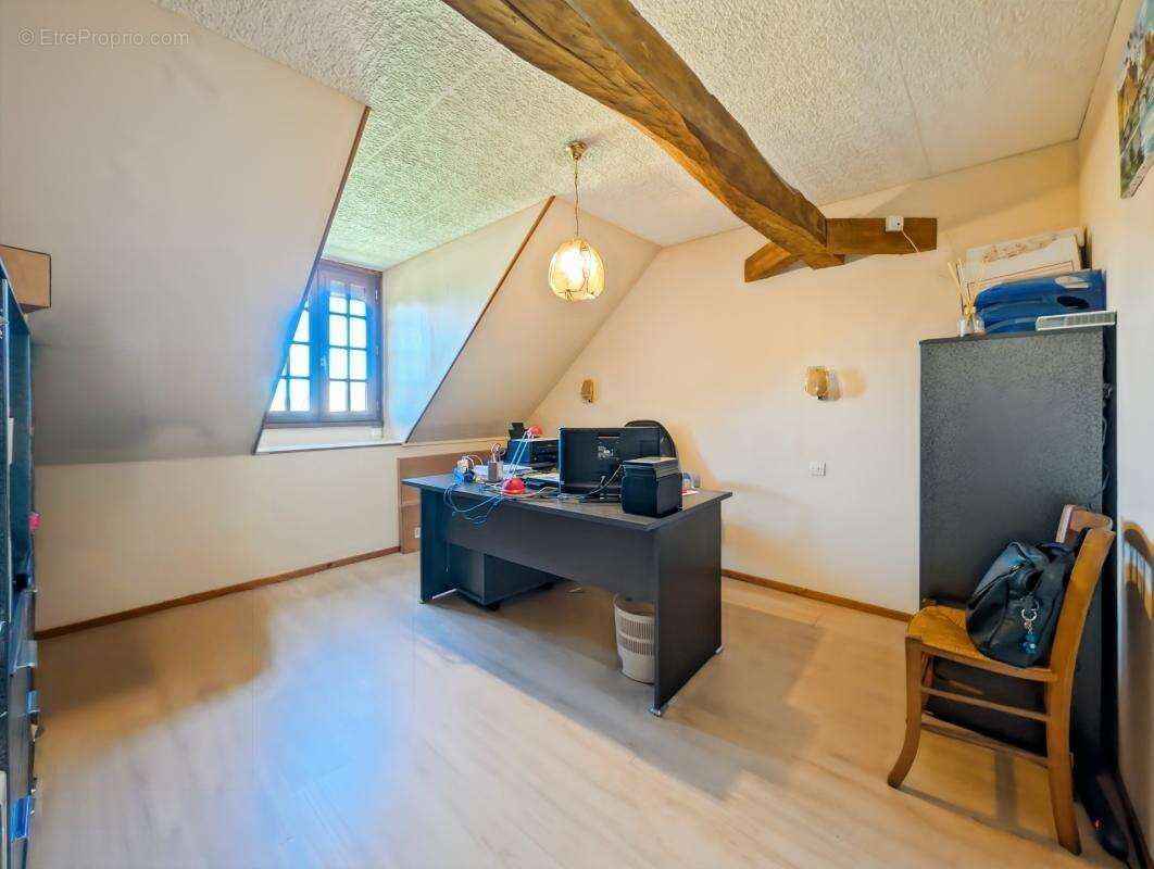 Propriété avec hangar et 4 800 m² de terrain - photo 13