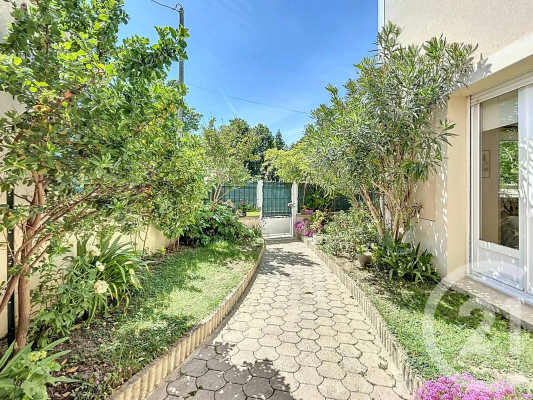 Maison à VERT-SAINT-DENIS