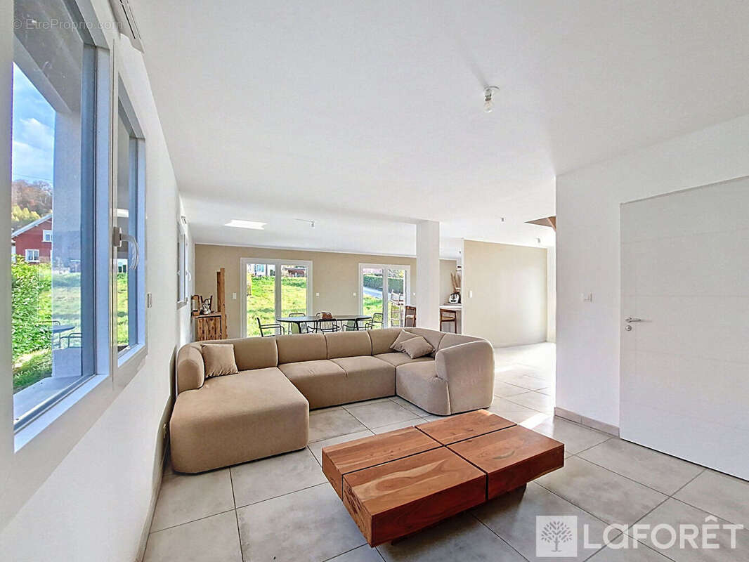 Maison à COLOMBIER-FONTAINE