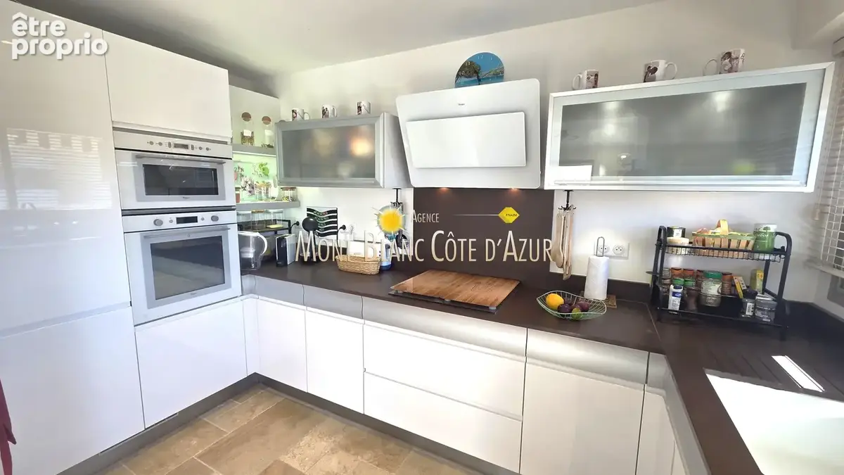 Appartement type villa sur le toit de 80 m2 environ, 3 chambres, vue mer, terrasse 100 m2, garage, cave - photo 14