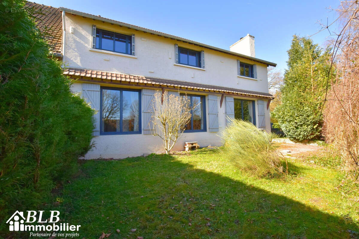 Maison à LES ESSARTS-LE-ROI