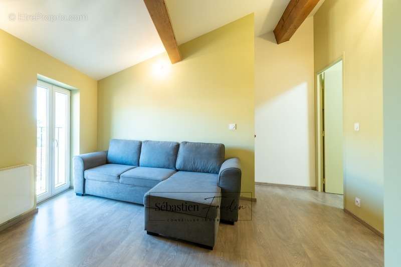 Appartement à SOLLIES-TOUCAS