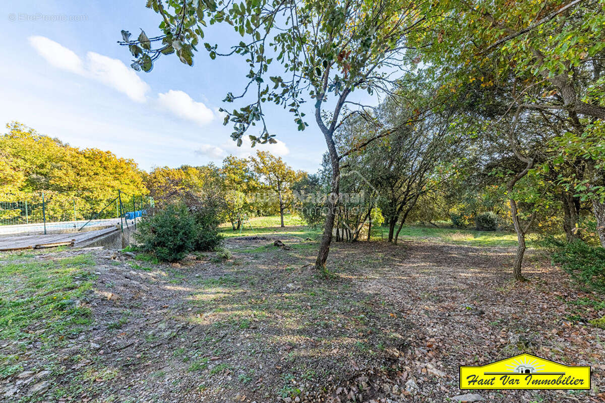 Maison Ginasservis T 4 avec PISCINE GARAGE 7 423m² de terrain - photo 4