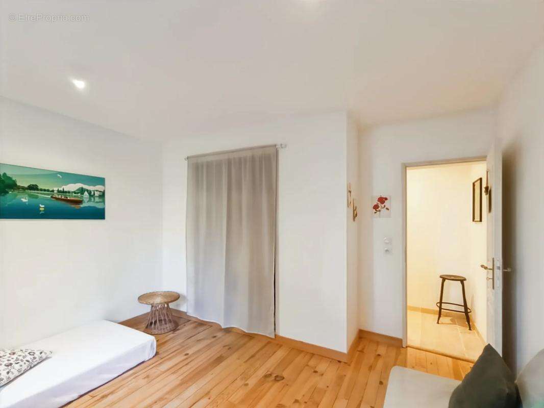 Appartement à LAUDUN-L&#039;ARDOISE