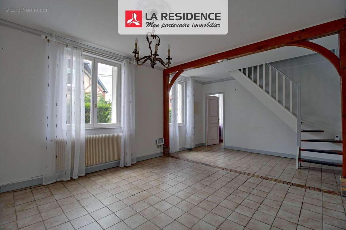 Maison 122 m² à Saint-Etienne-Du-Rouvray  - photo 2
