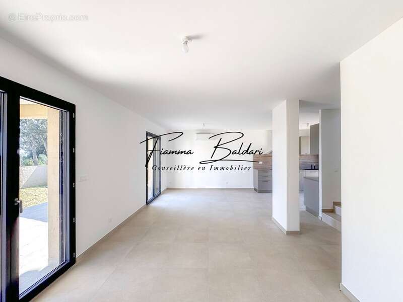 À vendre Maison T4 en duplex de 86m² neuve avec garage, Folelli, Penta di Casinca, Haute-Corse (20) - photo 8