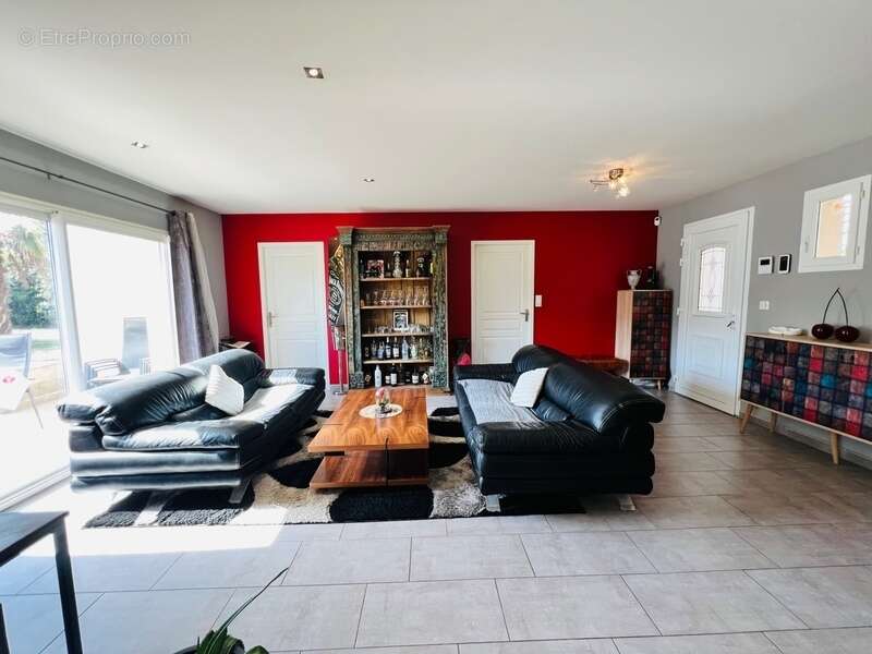 maison 2010 Plain pied - 4 chambres -garage et grand jardin - photo 5