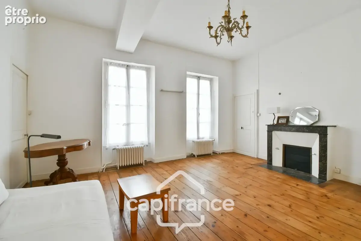 En CHARENTE MARITIME, A SAINT JEAN D'ANGELY (17), Maison de caractère à vendre 12 pièces  avec jardin, proche commerces - photo 22