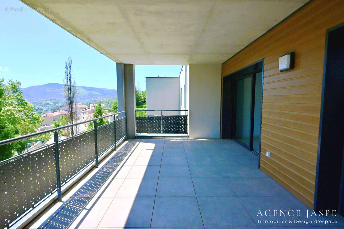 Appartement à SAINT-JEAN-BONNEFONDS