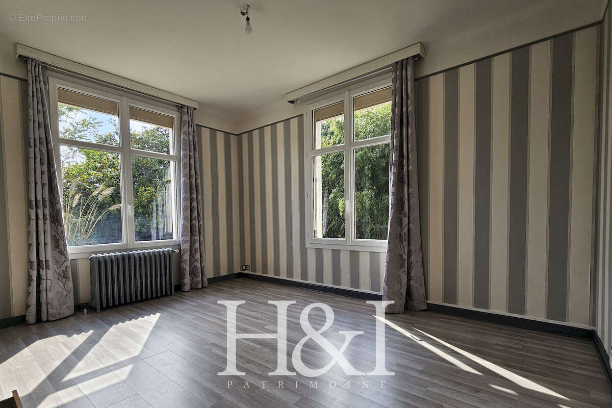 Maison à BONNEUIL-MATOURS