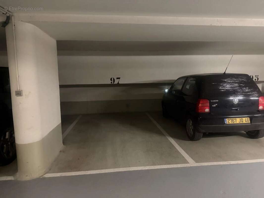 Parking à PARIS-16E