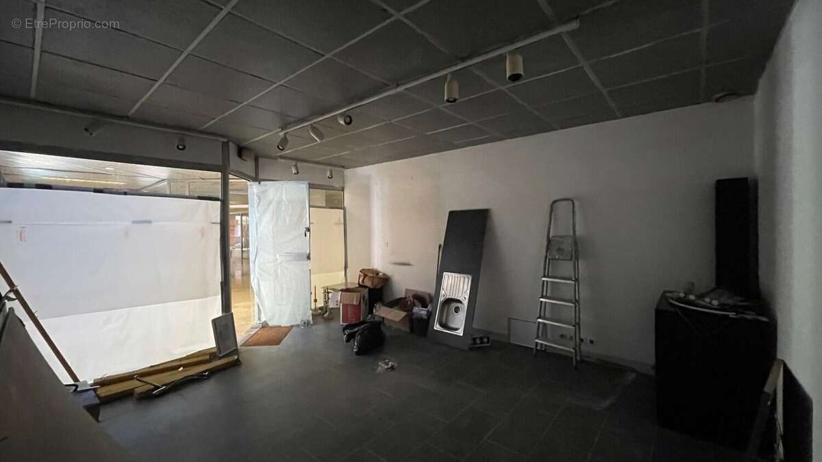 Commerce 21 m² à Mayenne  - photo 2