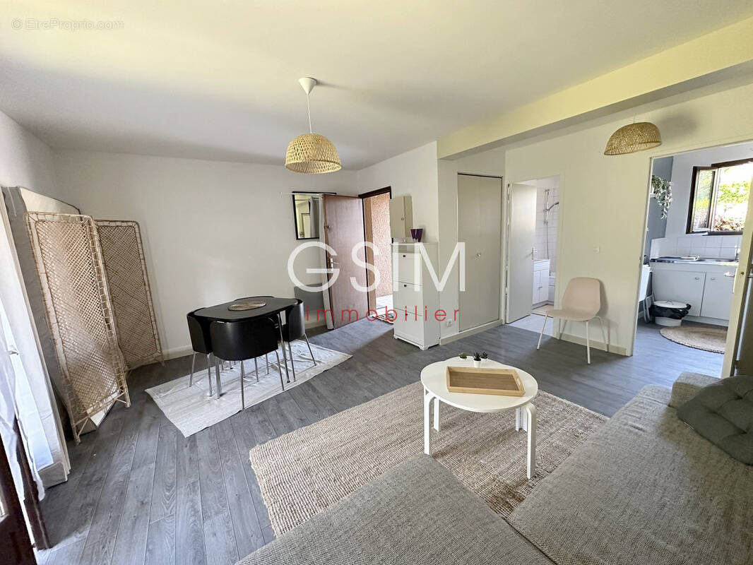 Appartement à FONTENAY-LE-FLEURY
