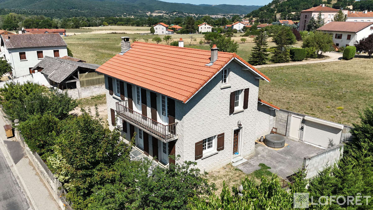 Maison familiale 142 m² avec hangar de 155 m² - photo 6