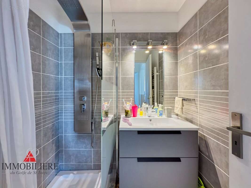 Appartement à COGOLIN