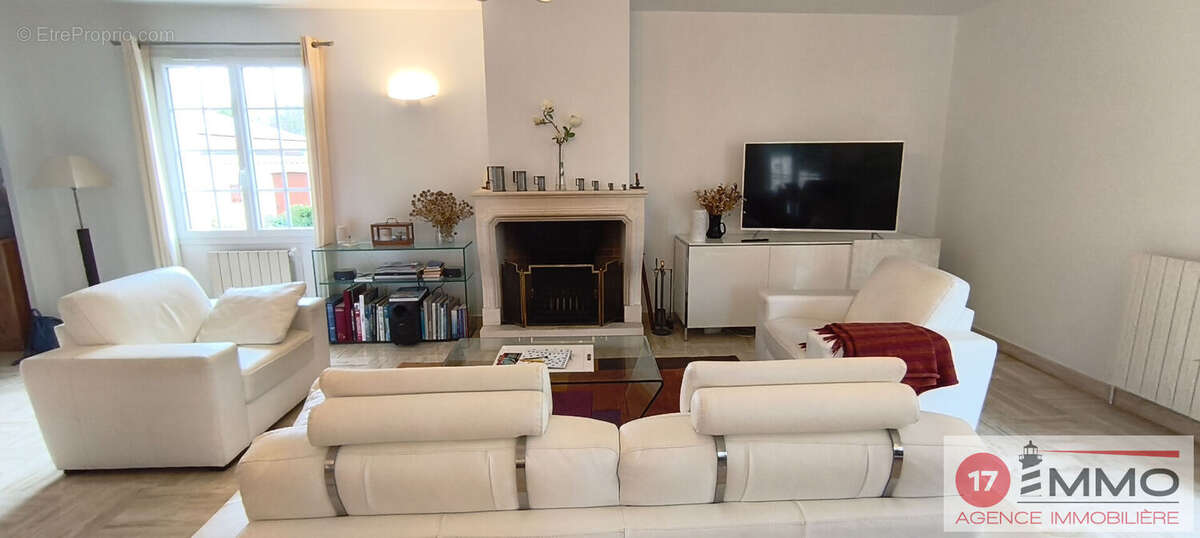 Maison à CROIX-CHAPEAU