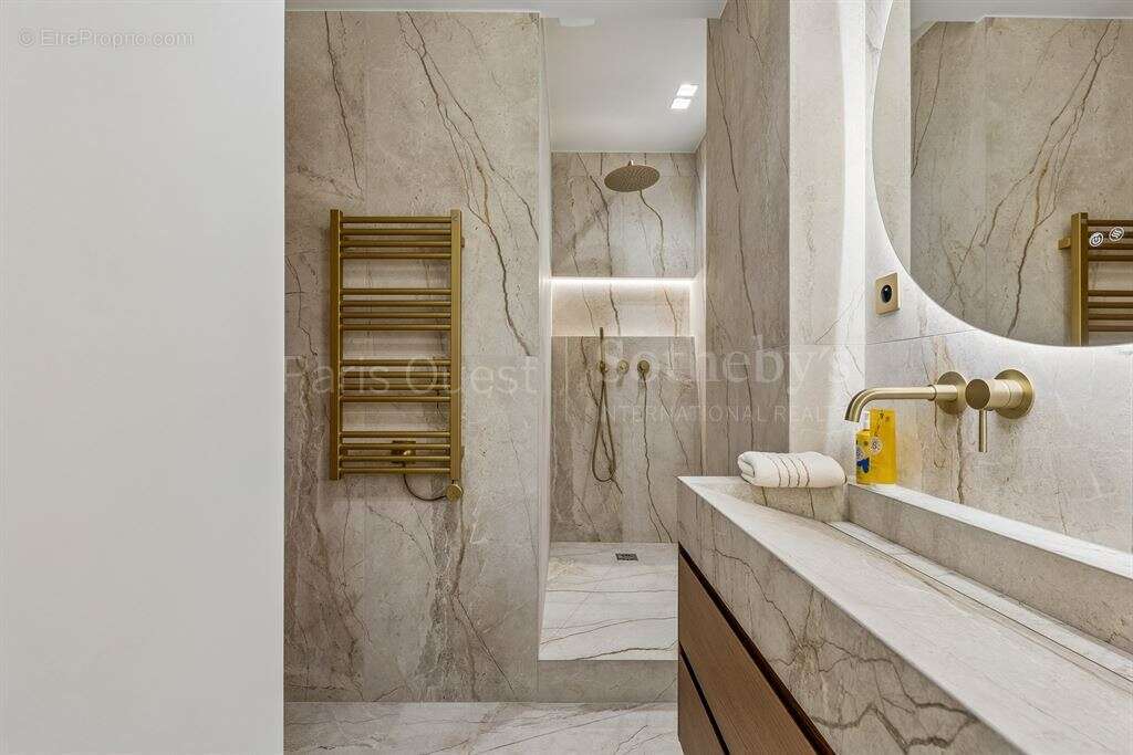 Appartement à PARIS-8E