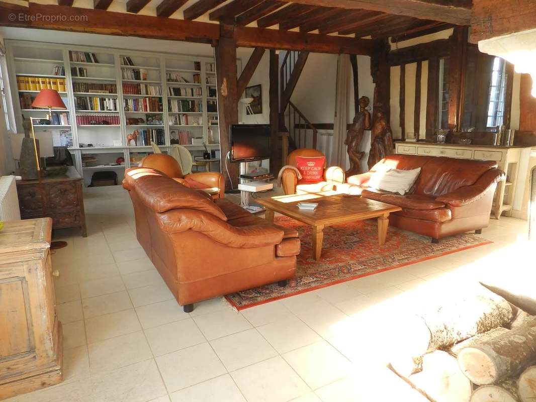 Maison à SAINT-PIERRE-SUR-DIVES