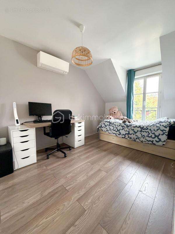 Maison à LE COUDRAY-MONTCEAUX