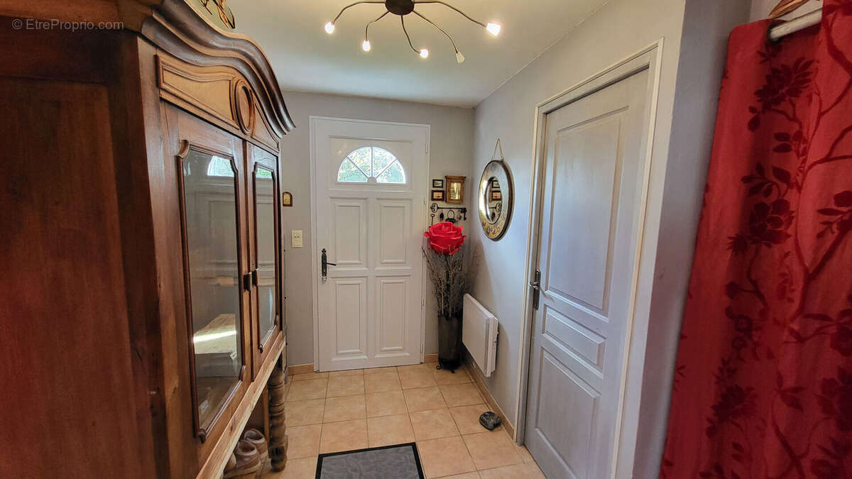 Maison à vendre à Le Palais : 4 chambres, calme et proximité des commodités - photo 2