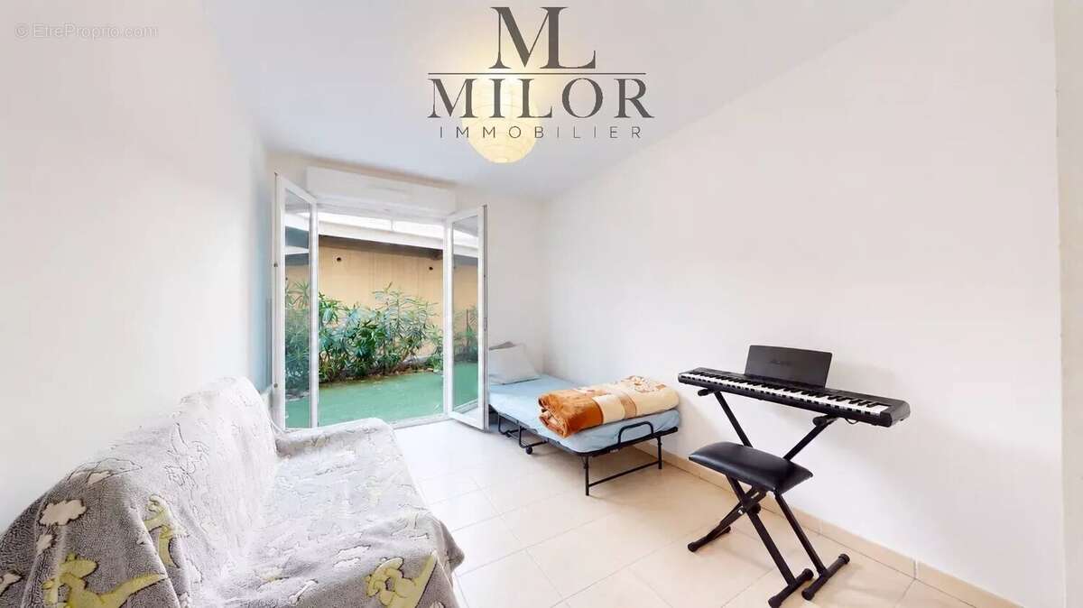 Appartement à SAINT-LAURENT-DU-VAR