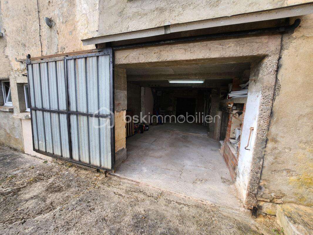 Maison de caractère en pierre – Cadre bucolique – Fort potentiel - photo 16