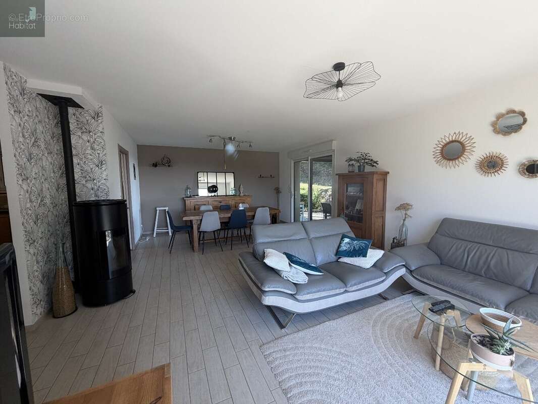 Maison T5 Rieupeyroux 3000m2 de terrain - photo 2