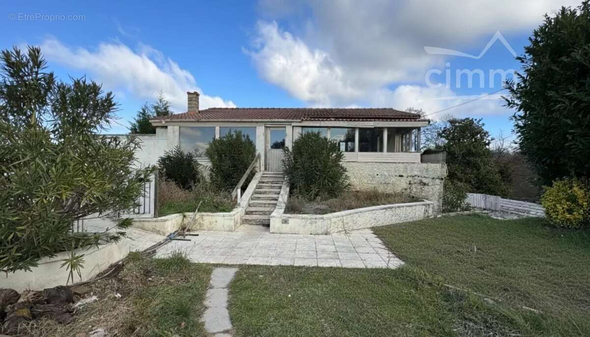 Maison à SAINT-BARTHELEMY-DE-VALS