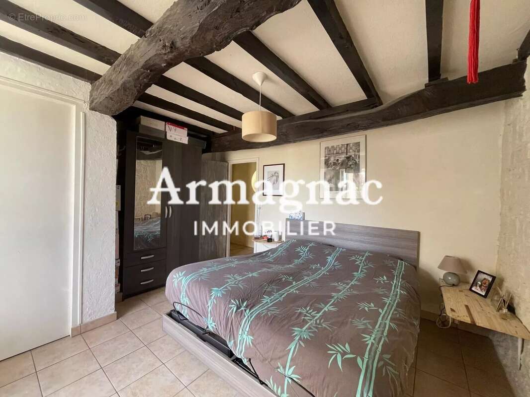 Maison à VIC-FEZENSAC