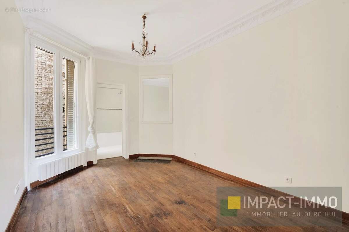 Appartement à COURBEVOIE