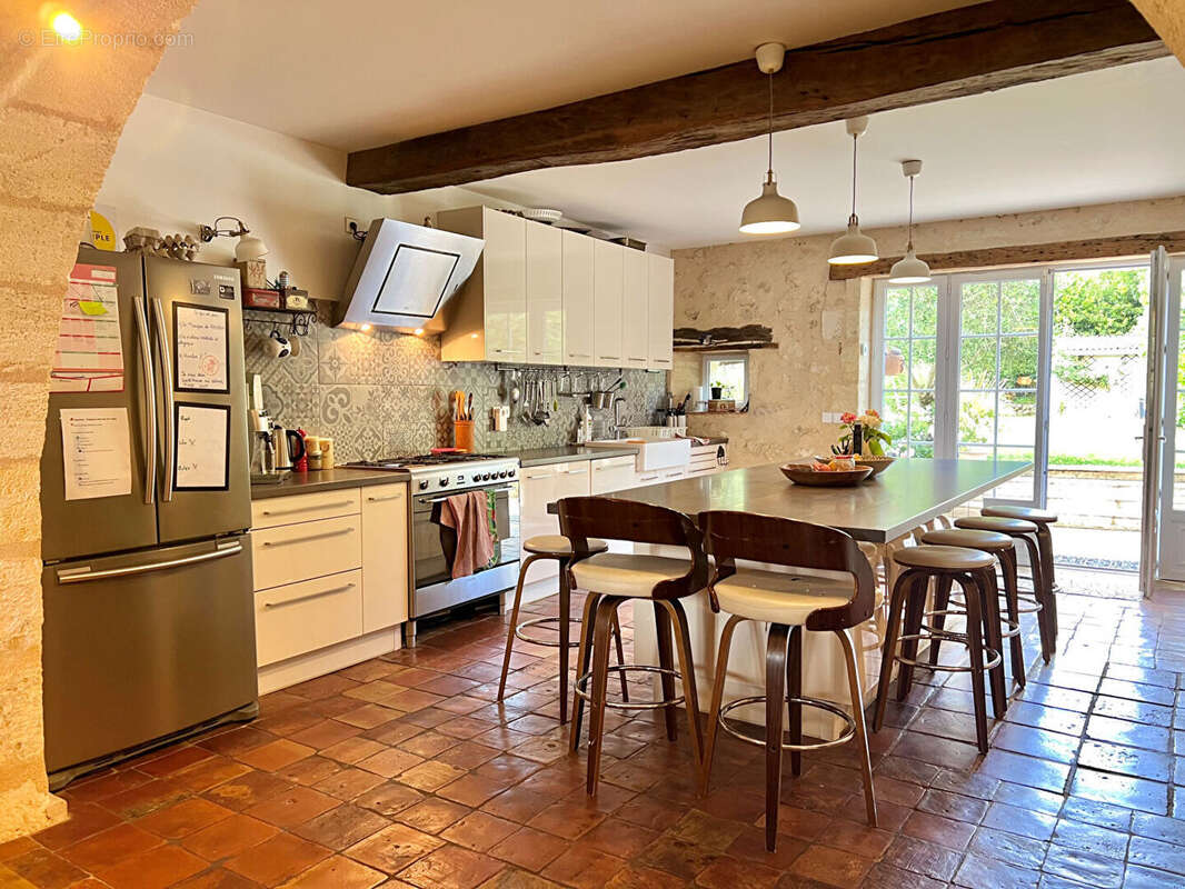 Propriété en pierre avec maison d'amis, piscine et garage pour 3 véhicules. - photo 5