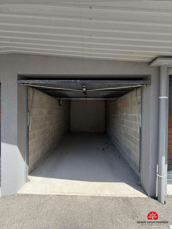 Parking à REYRIEUX