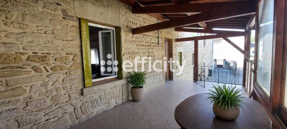 Appartement 302 m² à Cour-Et-Buis  - photo 6