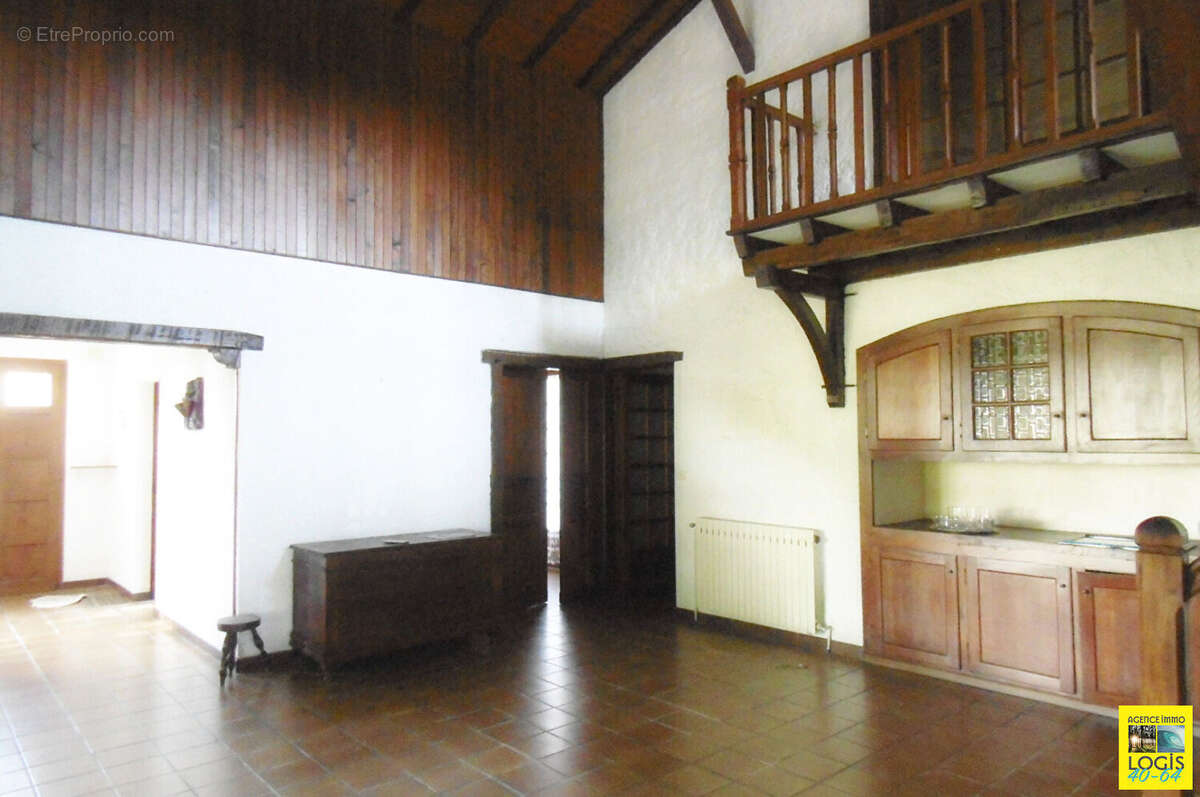 Maison à SAINT-ETIENNE-D'ORTHE