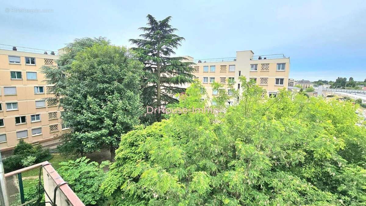 Appartement 93 m² à Trappes  - photo 3